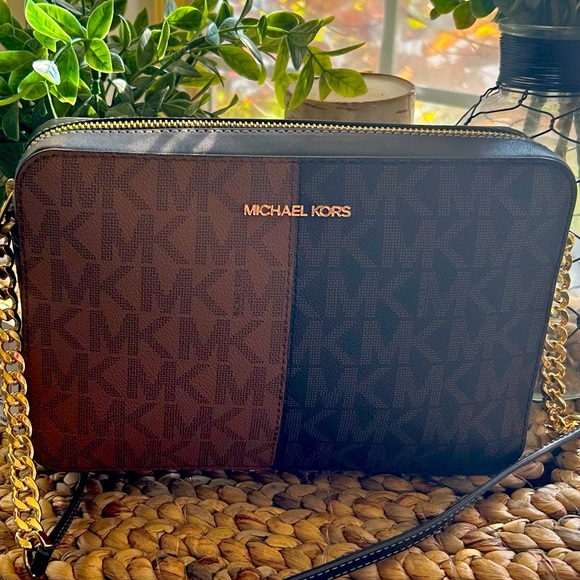 Michael Kors Handbags - NWT MICHAEL KORS Brand New Brown Multi LG EW Signature Crossbody